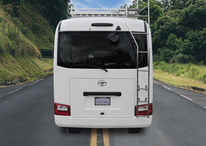 Toyota Coaster Exterior Trasero