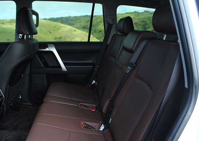 Toyota Land Cruiser Prado interior asientos traseros